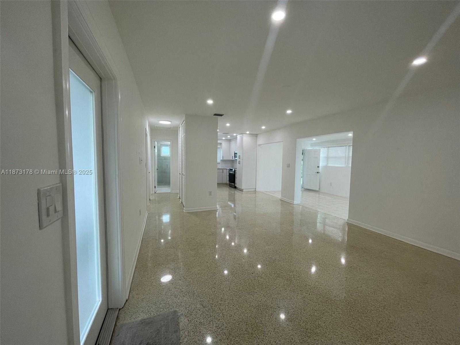 Small Image of 17320 NORTH WEST 80TH AVE, Hialeah Number 35