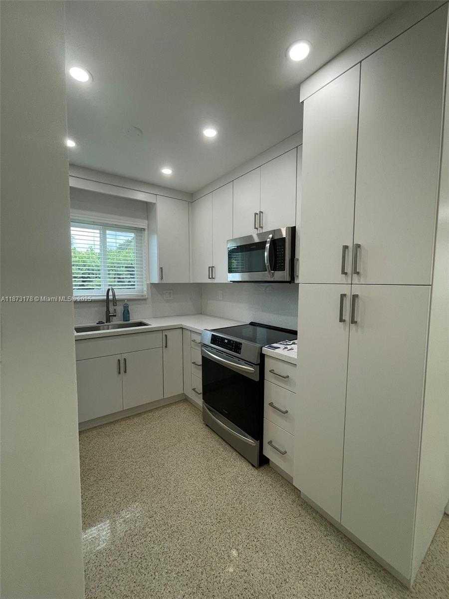Small Image of 17320 NORTH WEST 80TH AVE, Hialeah Number 39