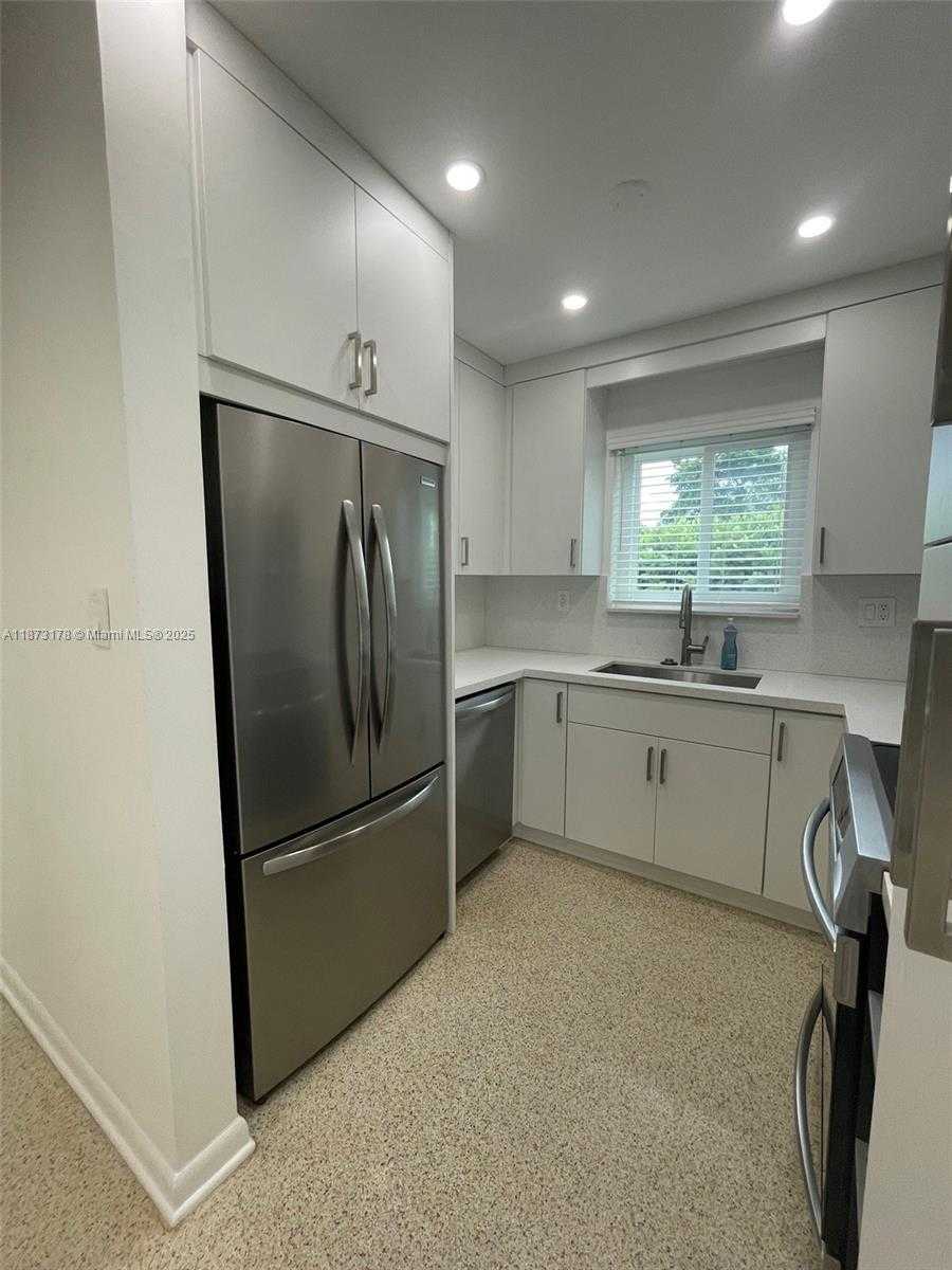 Small Image of 17320 NORTH WEST 80TH AVE, Hialeah Number 40