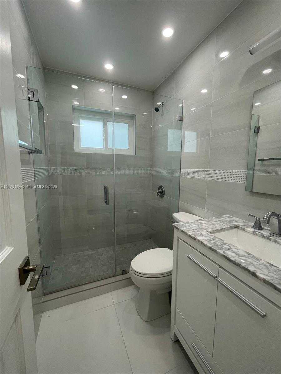 Small Image of 17320 NORTH WEST 80TH AVE, Hialeah Number 41