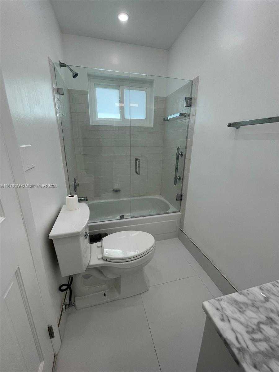 Small Image of 17320 NORTH WEST 80TH AVE, Hialeah Number 42