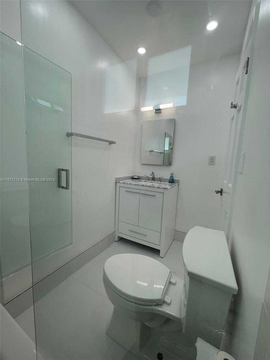 Small Image of 17320 NORTH WEST 80TH AVE, Hialeah Number 43
