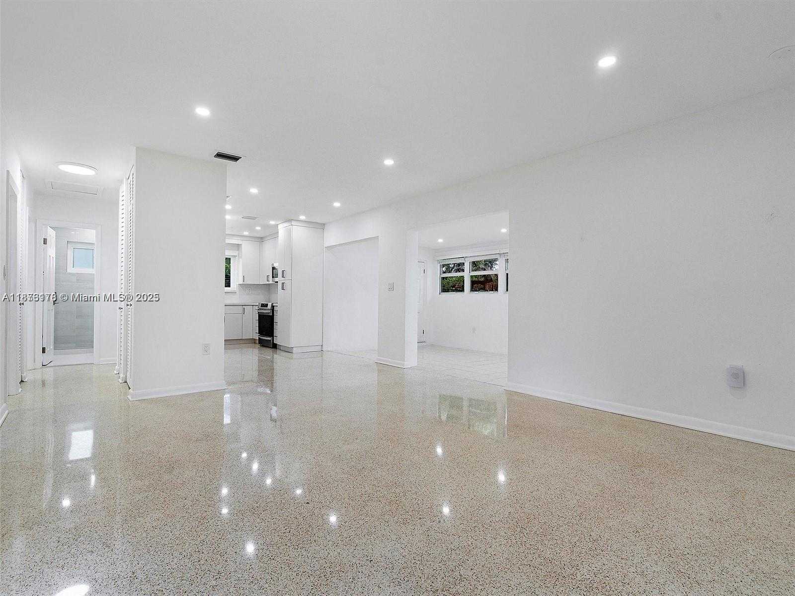 Small Image of 17320 NORTH WEST 80TH AVE, Hialeah Number 7