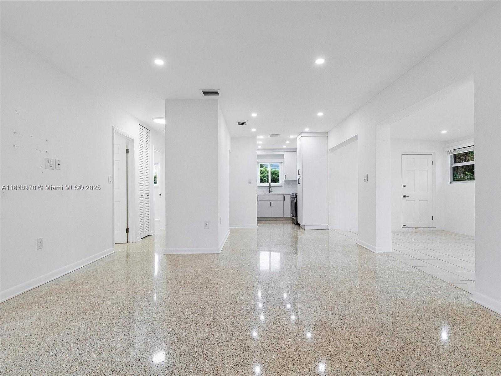 Small Image of 17320 NORTH WEST 80TH AVE, Hialeah Number 8
