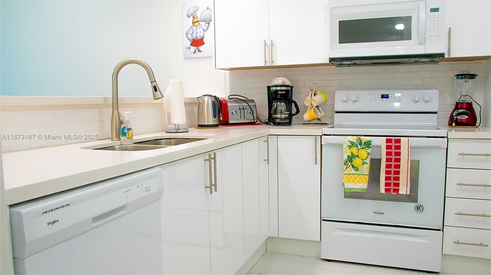 Small Image of 18100 NORTH BAY RD #906, Sunny Isles Beach Number 10