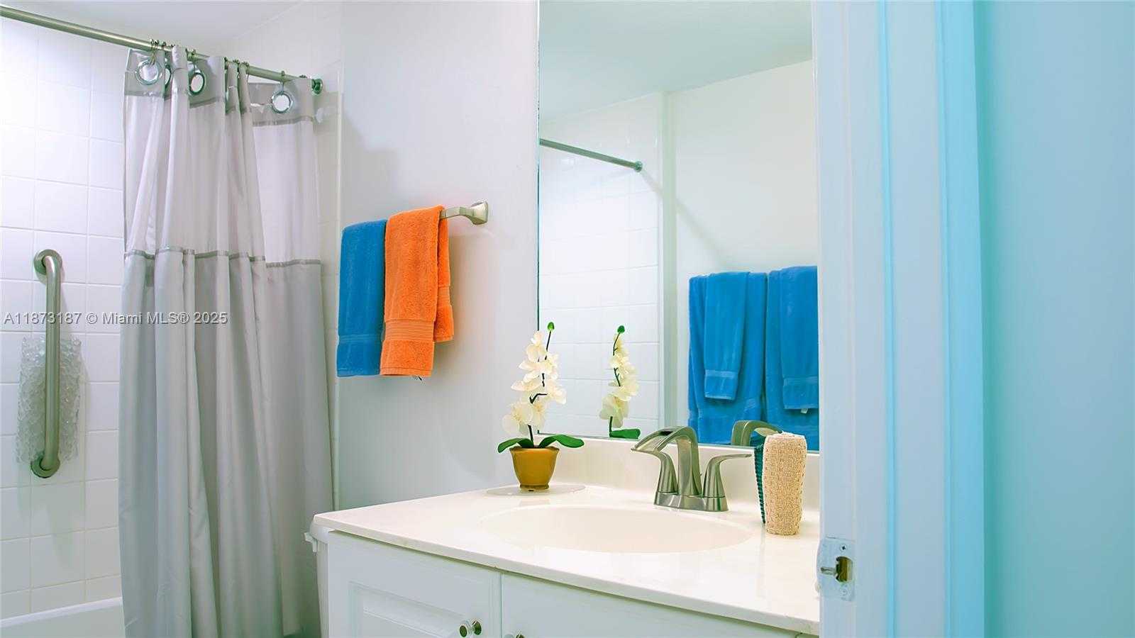 Small Image of 18100 NORTH BAY RD #906, Sunny Isles Beach Number 2