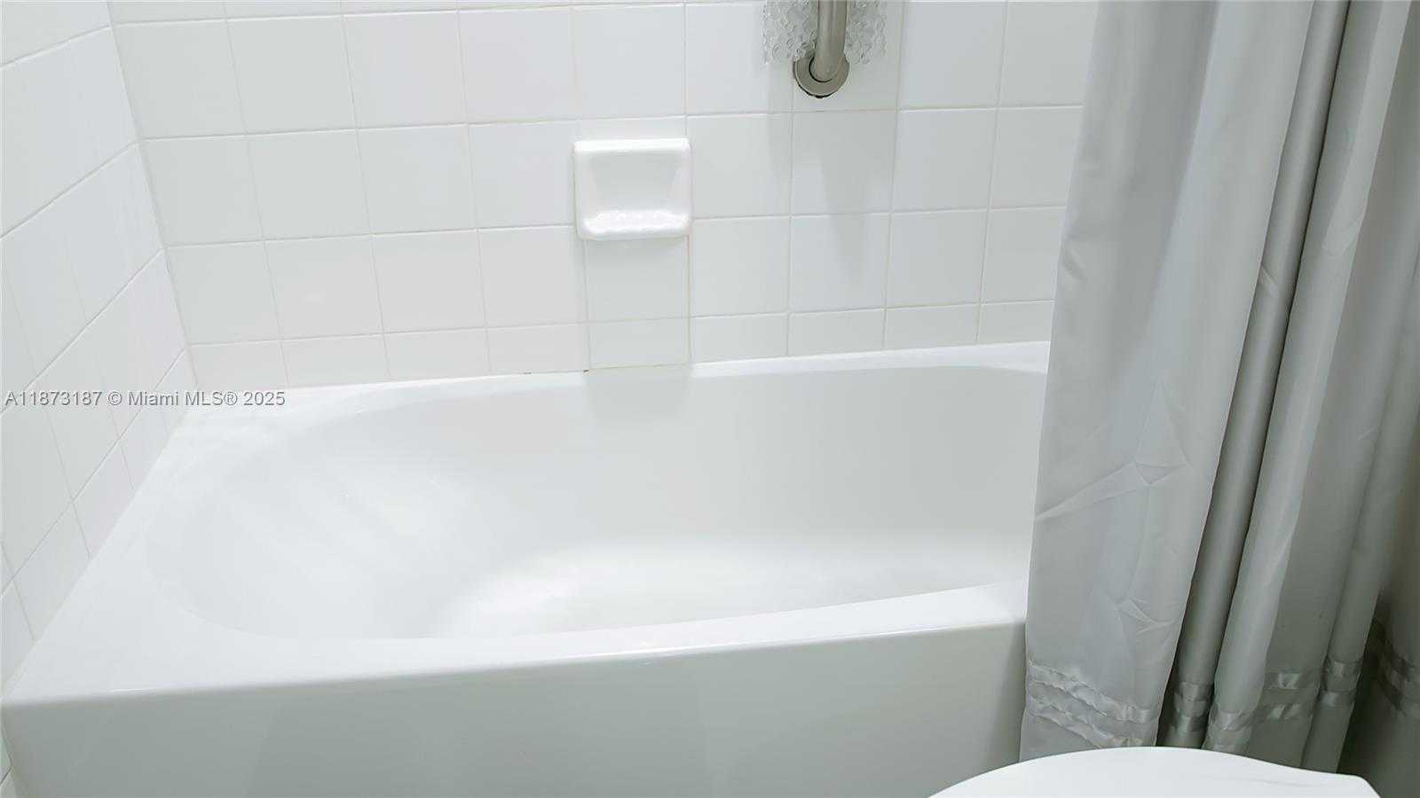 Small Image of 18100 NORTH BAY RD #906, Sunny Isles Beach Number 3
