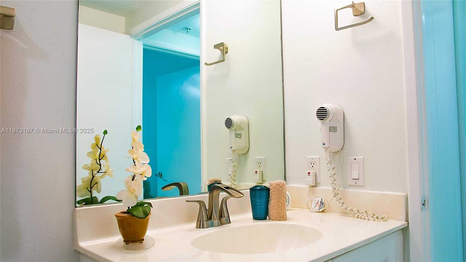 Small Image of 18100 NORTH BAY RD #906, Sunny Isles Beach Number 4