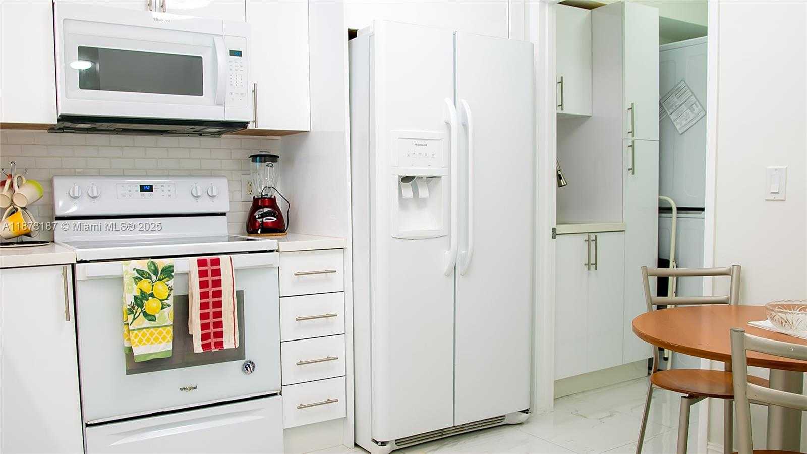 Small Image of 18100 NORTH BAY RD #906, Sunny Isles Beach Number 8