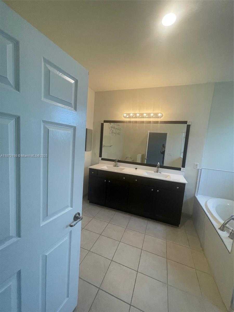 Small Image of 3114 SOUTH EAST 3RD DR #3114, Homestead Number 18