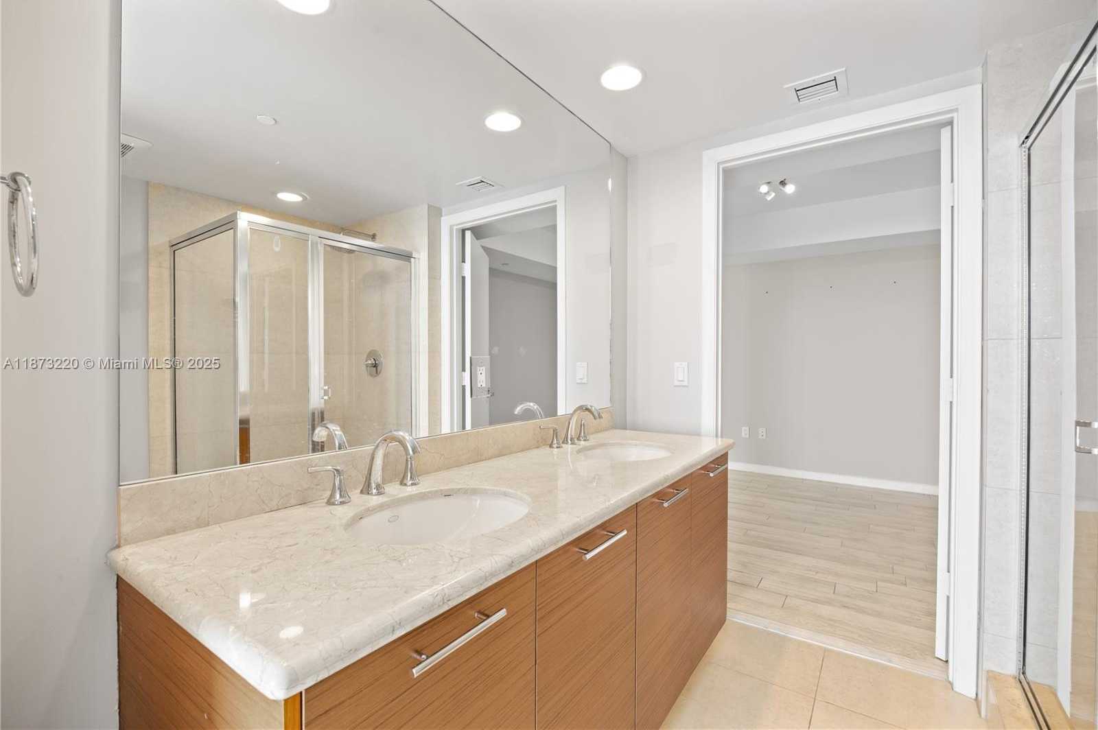 Small Image of 50 BISCAYNE BLVD #4706, Miami Number 17