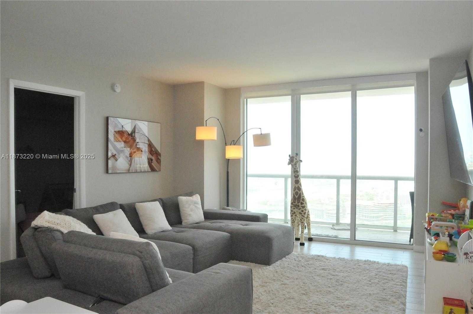 Small Image of 50 BISCAYNE BLVD #4706, Miami Number 2