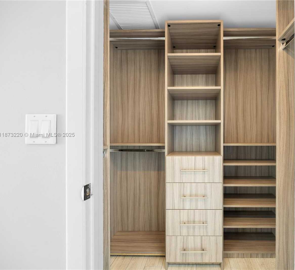 Small Image of 50 BISCAYNE BLVD #4706, Miami Number 31