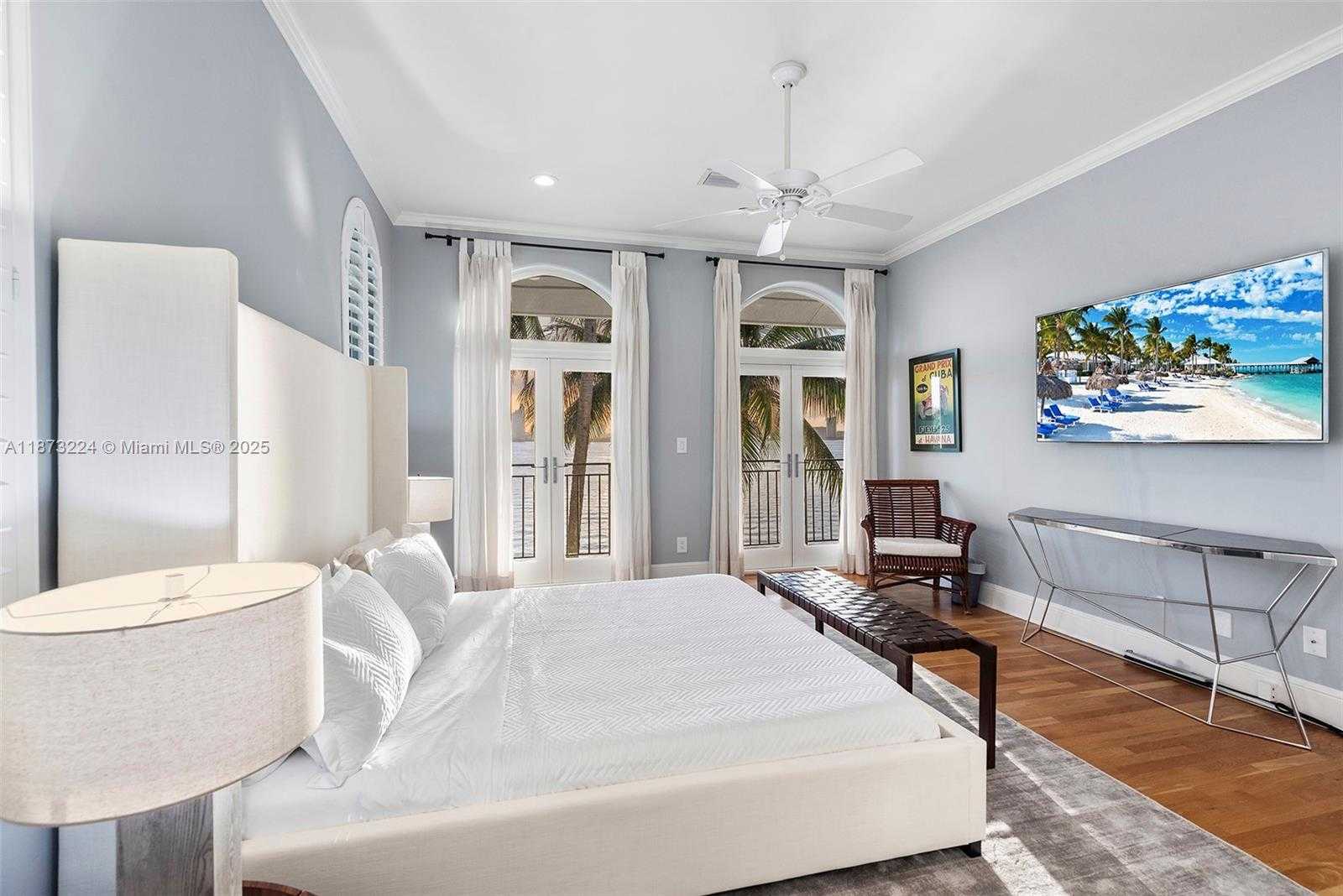 Small Image of 814 WEST DILIDO DR, Miami Beach Number 10