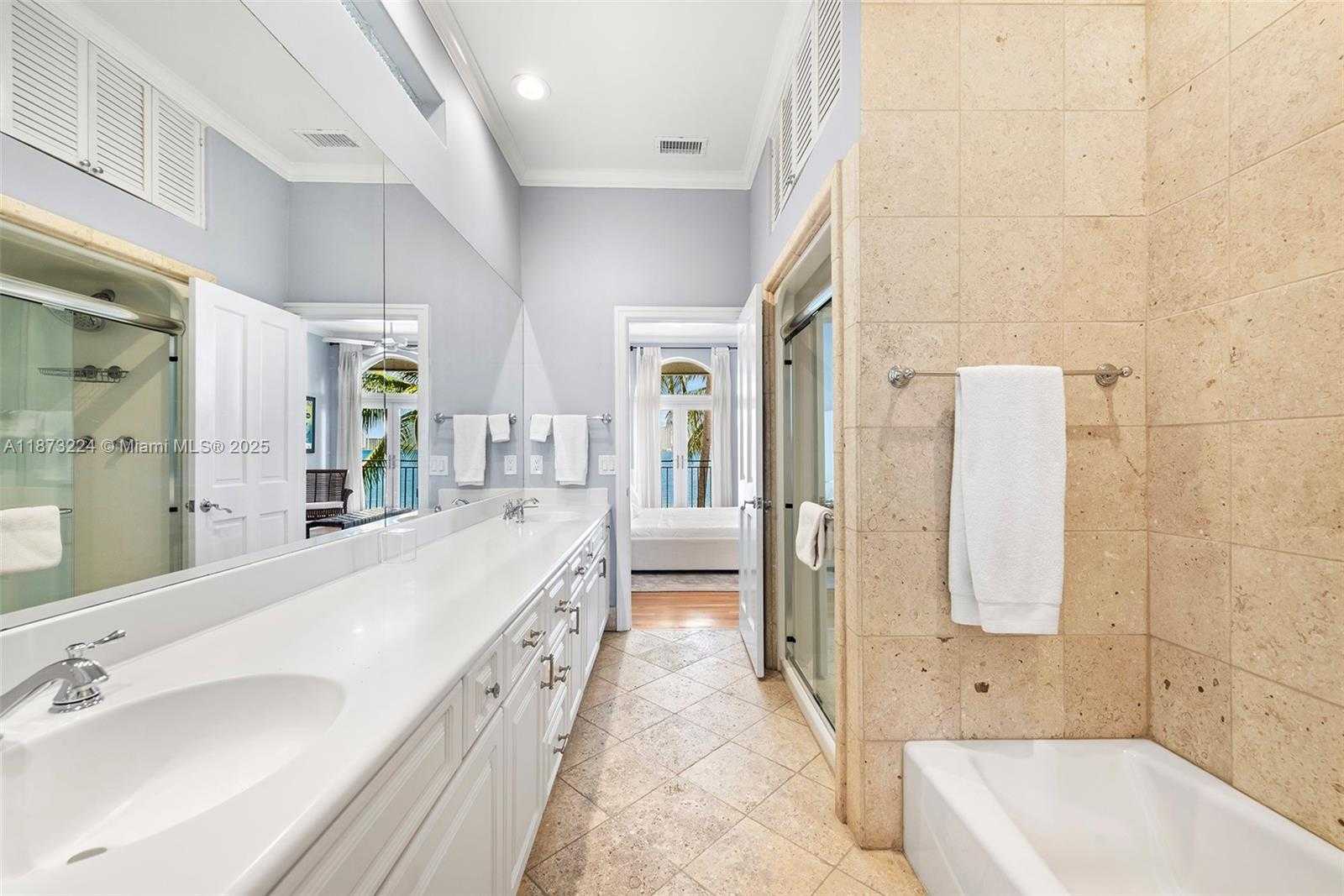 Small Image of 814 WEST DILIDO DR, Miami Beach Number 11