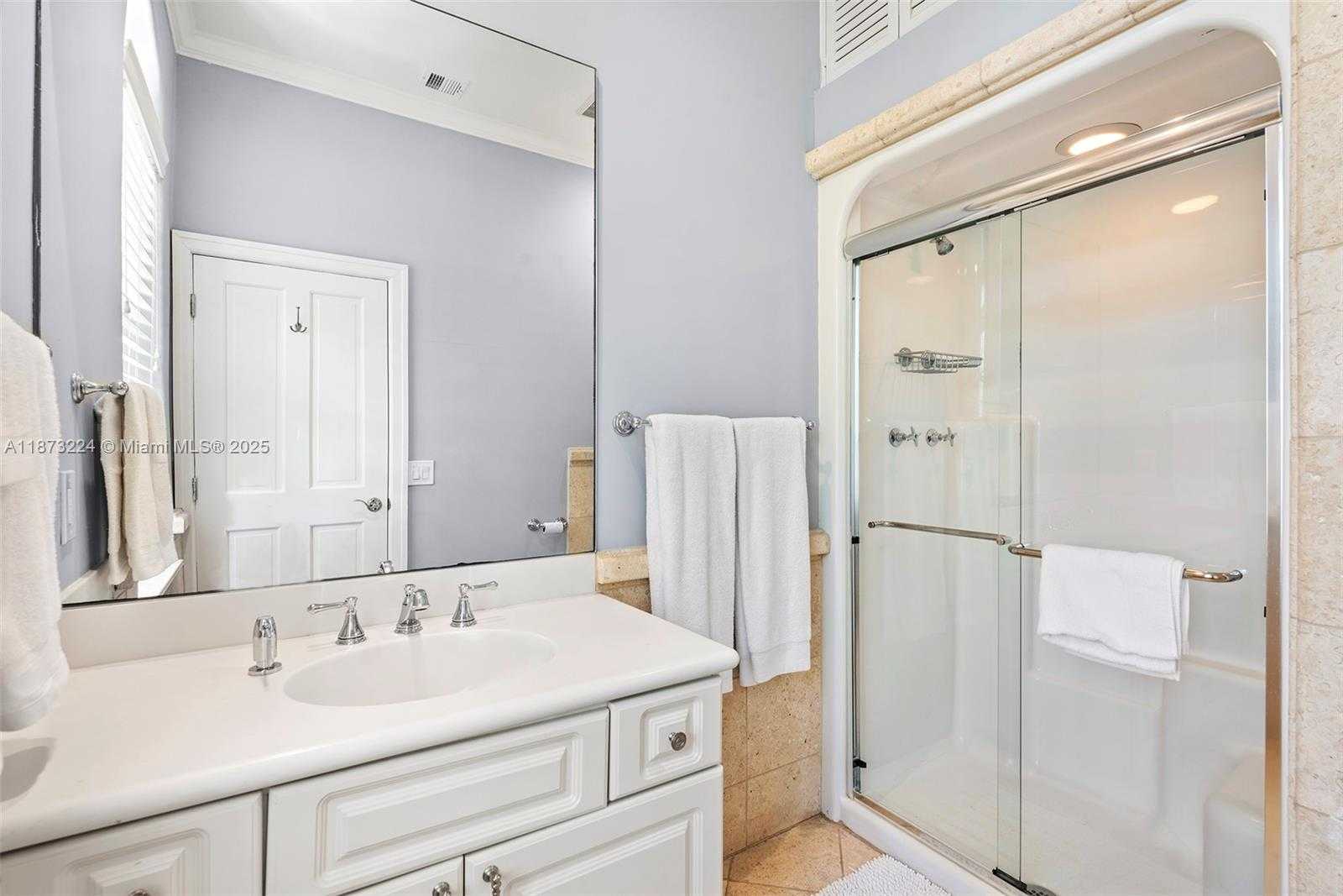 Small Image of 814 WEST DILIDO DR, Miami Beach Number 15