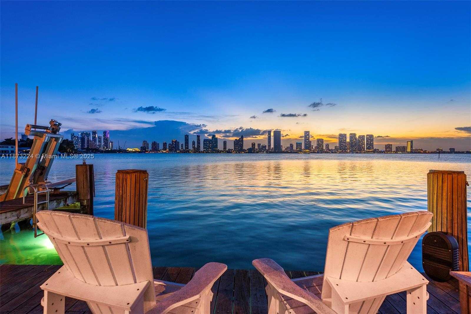 Small Image of 814 WEST DILIDO DR, Miami Beach Number 27