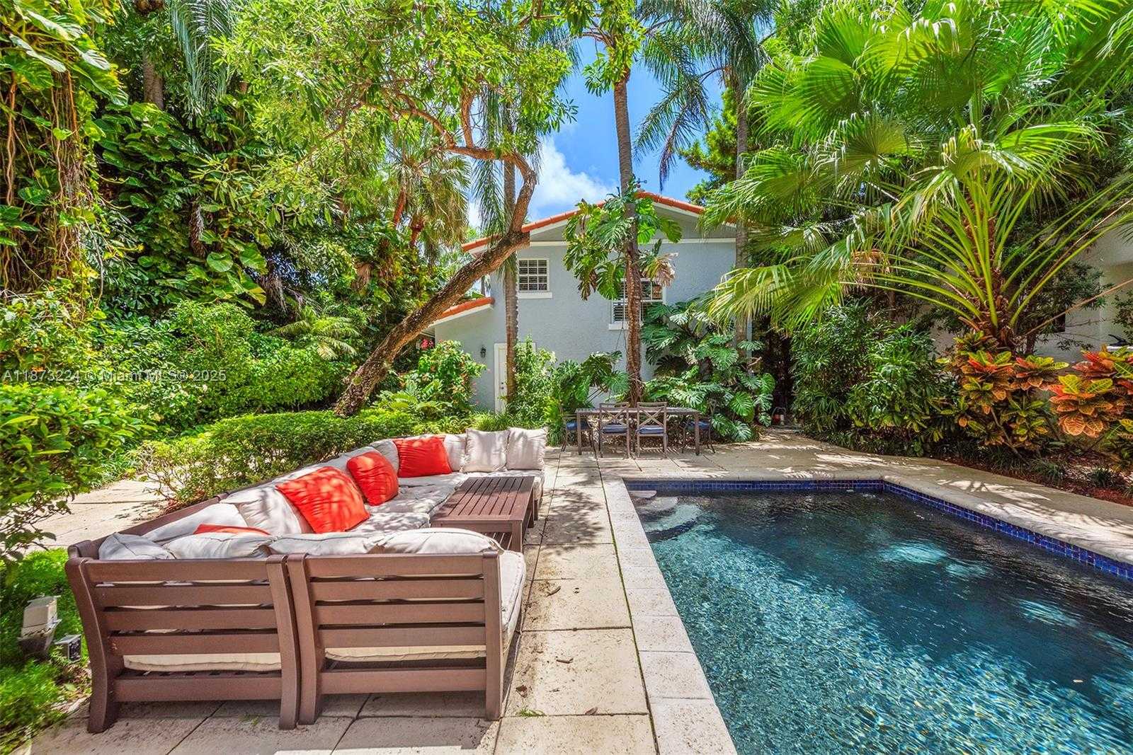 Small Image of 814 WEST DILIDO DR, Miami Beach Number 29