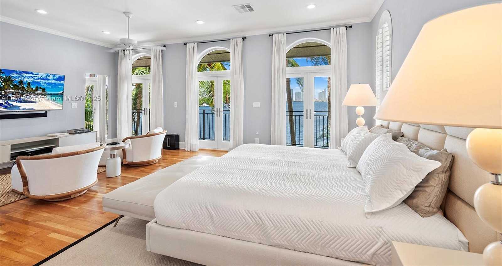 Small Image of 814 WEST DILIDO DR, Miami Beach Number 4