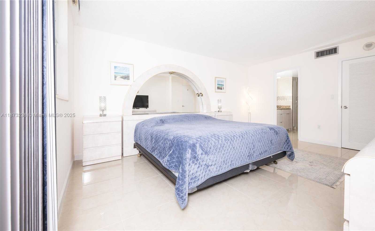 Small Image of 1833 SOUTH OCEAN DR #1007, Hallandale Beach Number 20