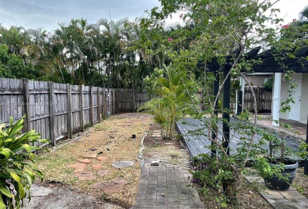 Small Image of 1565 NORTH EAST 32ND ST #B, Oakland Park Number 5