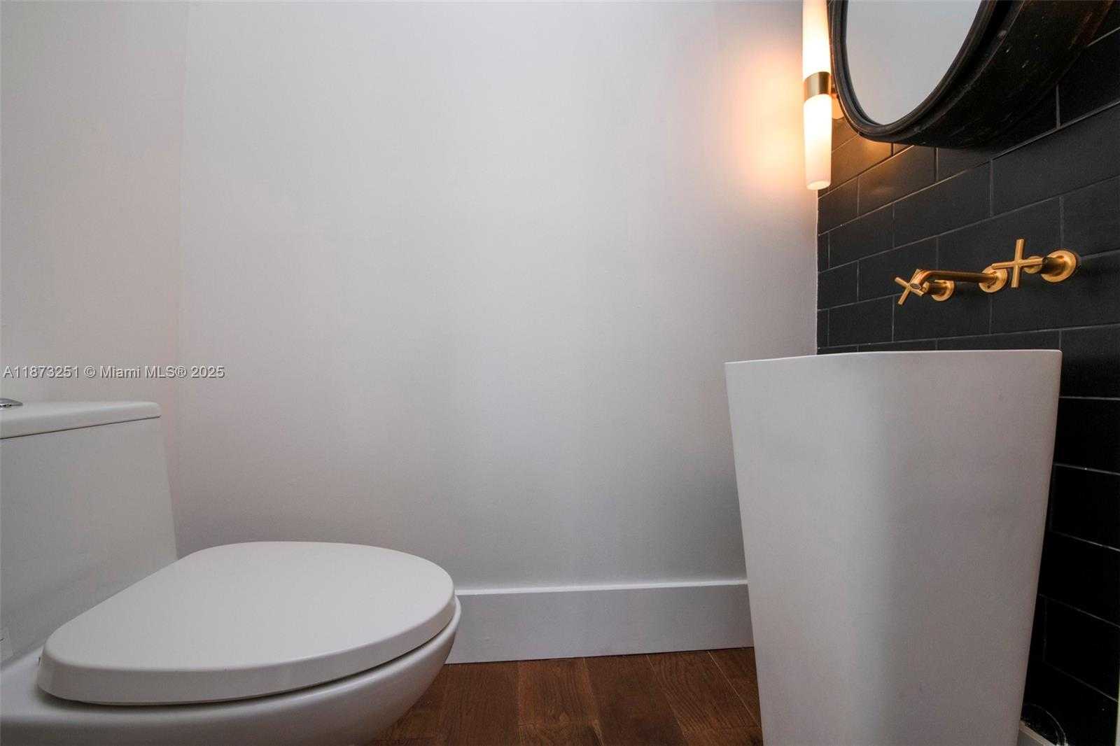 Small Image of 5240 NORTH EAST 29TH AVE, Fort Lauderdale Number 32