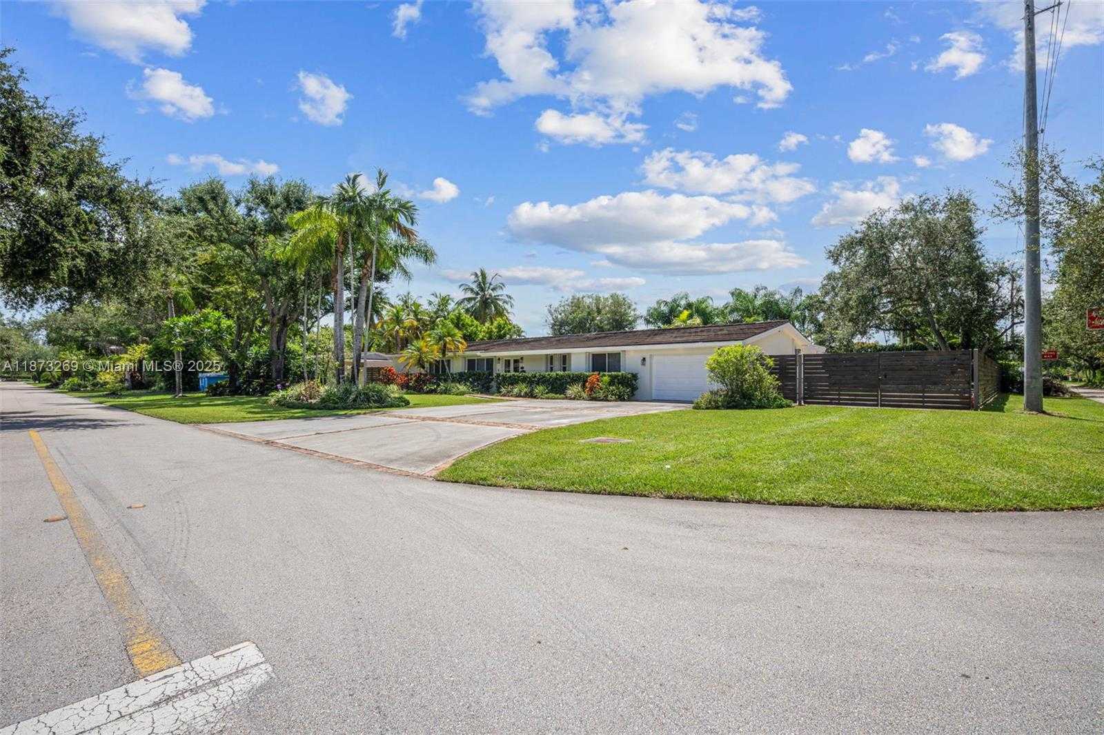 Small Image of 8260 SOUTH WEST 95TH ST, Miami Number 2