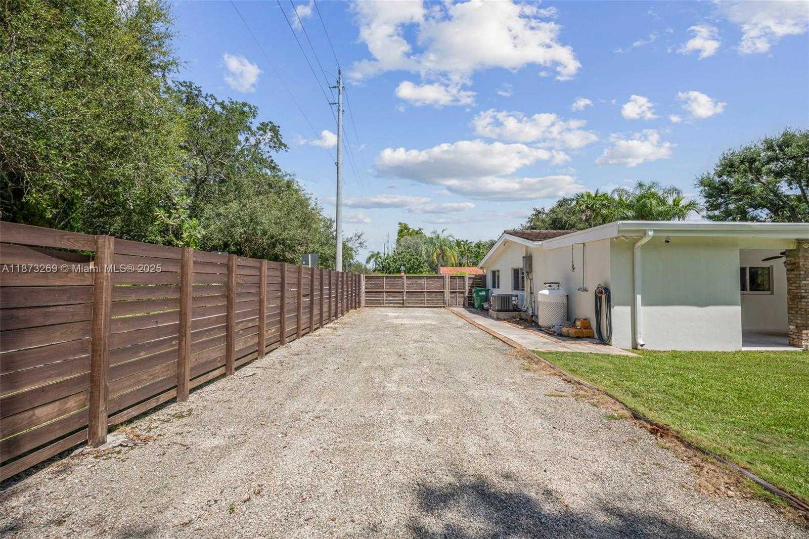Small Image of 8260 SOUTH WEST 95TH ST, Miami Number 42