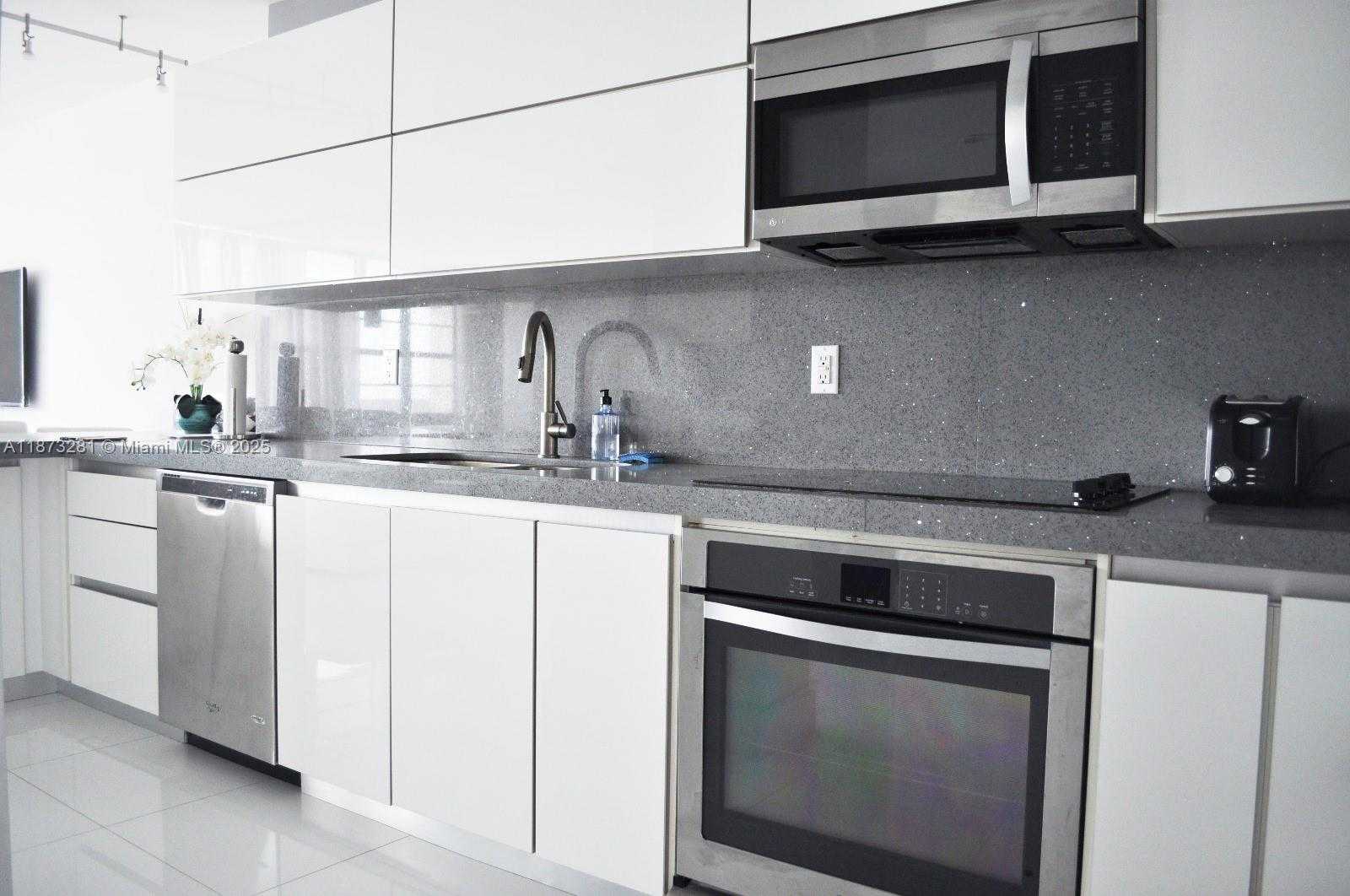 Small Image of 100 LINCOLN RD #1504, Miami Beach Number 5