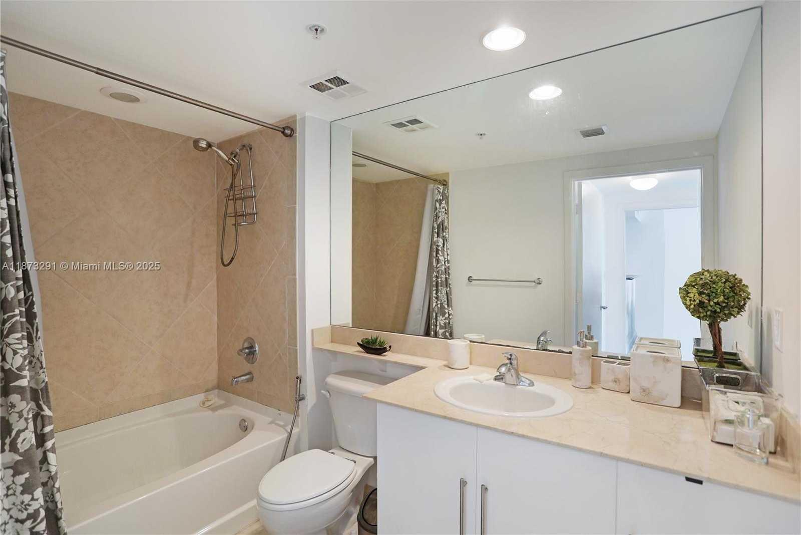 Small Image of 325 SOUTH BISCAYNE BLVD #1217, Miami Number 19