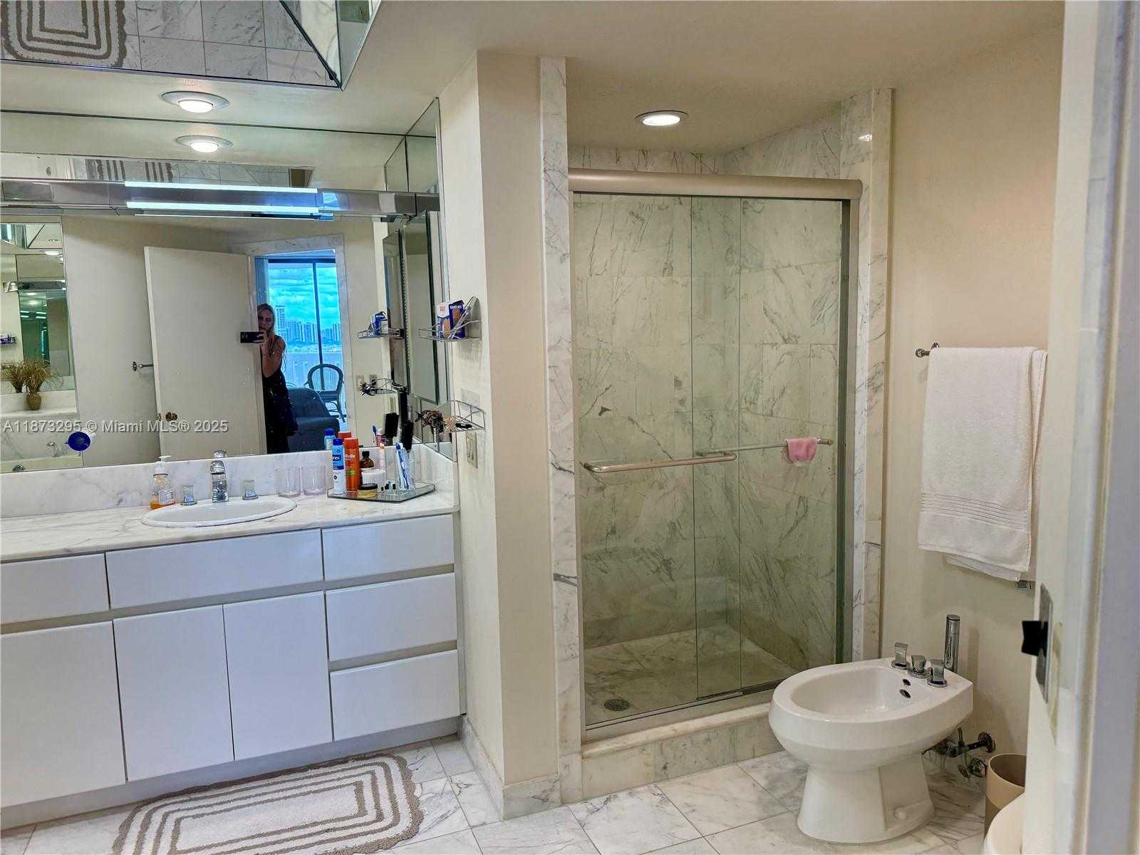 Small Image of 3000 ISLAND BLVD #2004, Aventura Number 12