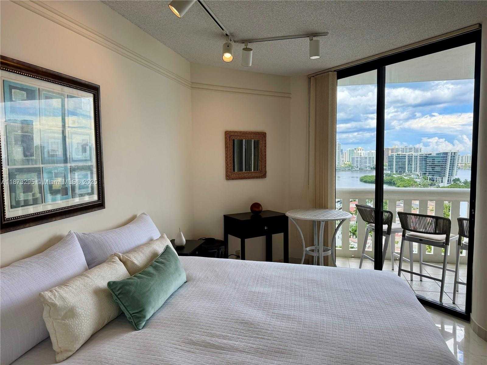 Small Image of 3000 ISLAND BLVD #2004, Aventura Number 13