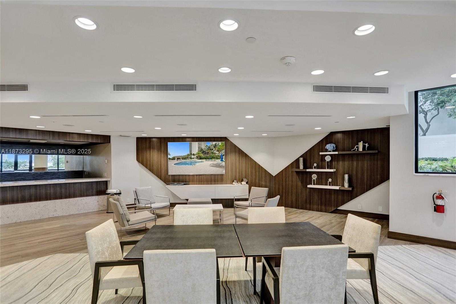 Small Image of 3000 ISLAND BLVD #2004, Aventura Number 25