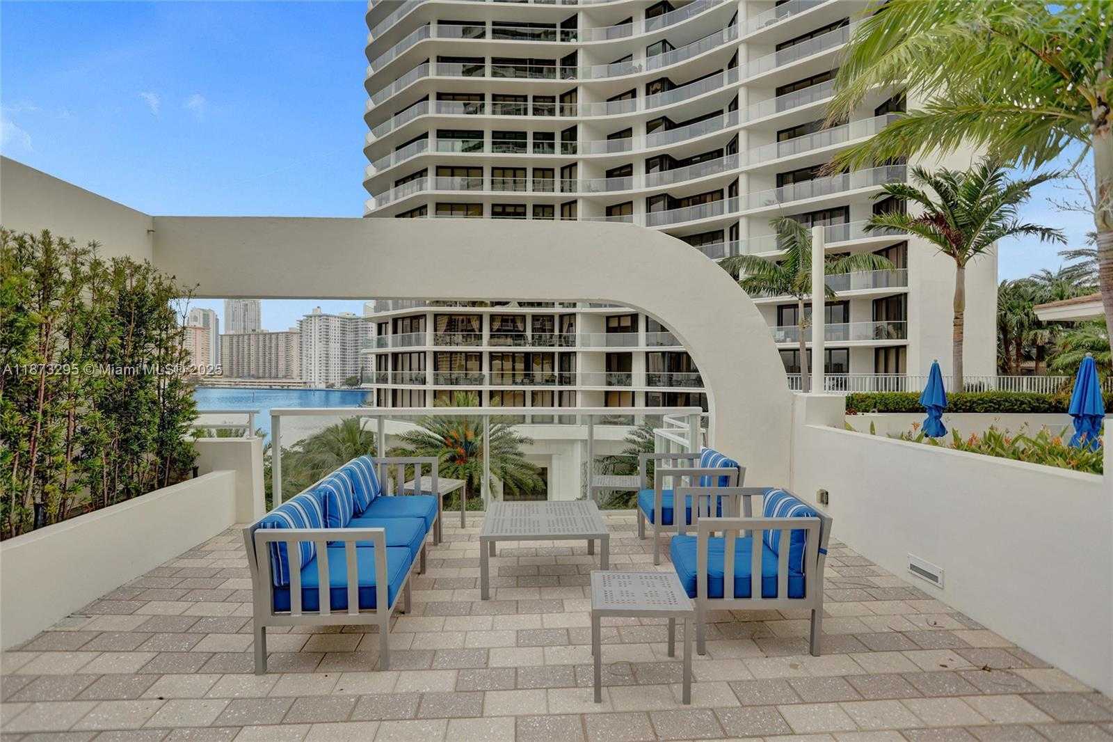 Small Image of 3000 ISLAND BLVD #2004, Aventura Number 31