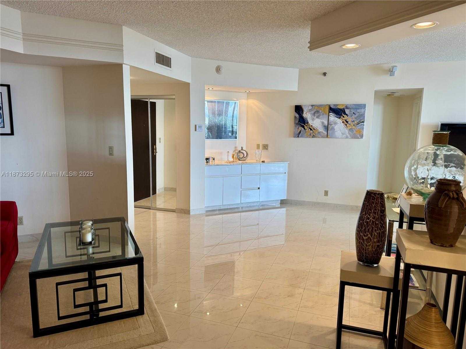 Small Image of 3000 ISLAND BLVD #2004, Aventura Number 4