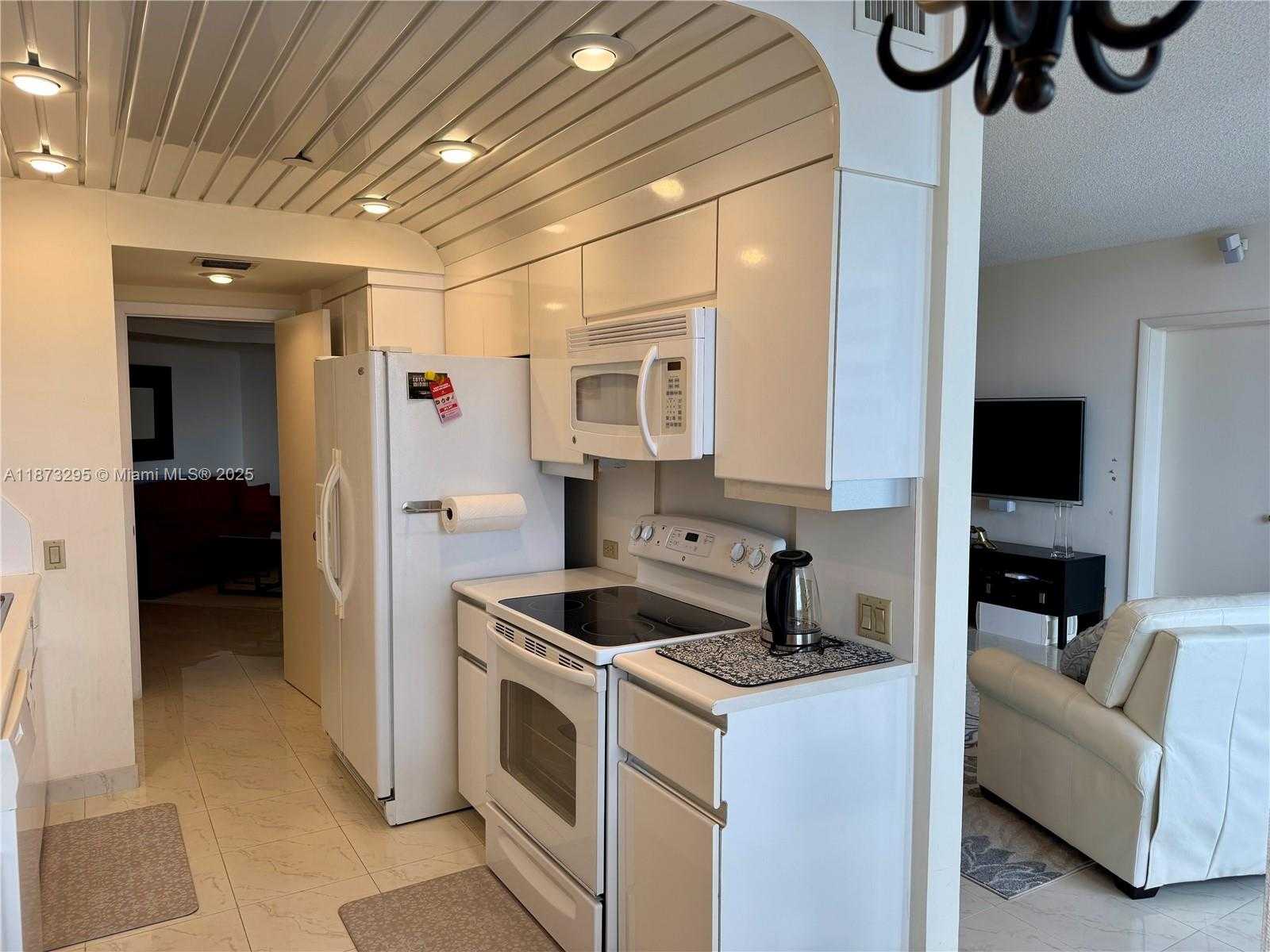 Small Image of 3000 ISLAND BLVD #2004, Aventura Number 7