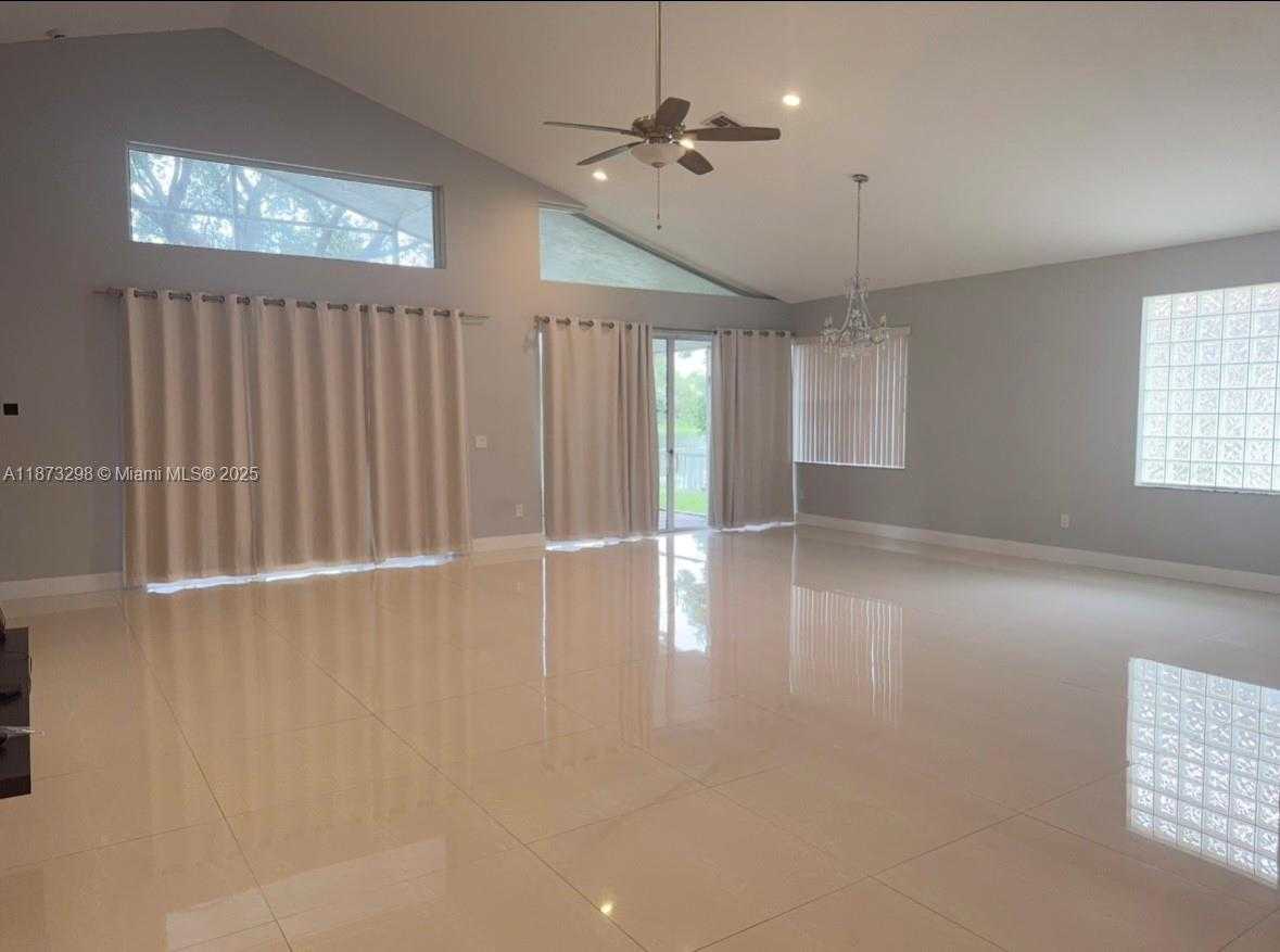 Small Image of 1400 WEST LACOSTA DR W, Pembroke Pines Number 4