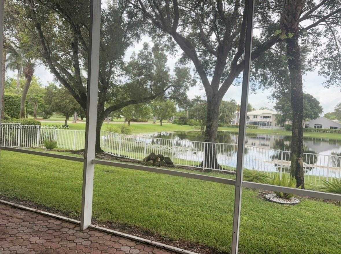 Small Image of 1400 WEST LACOSTA DR W, Pembroke Pines Number 7
