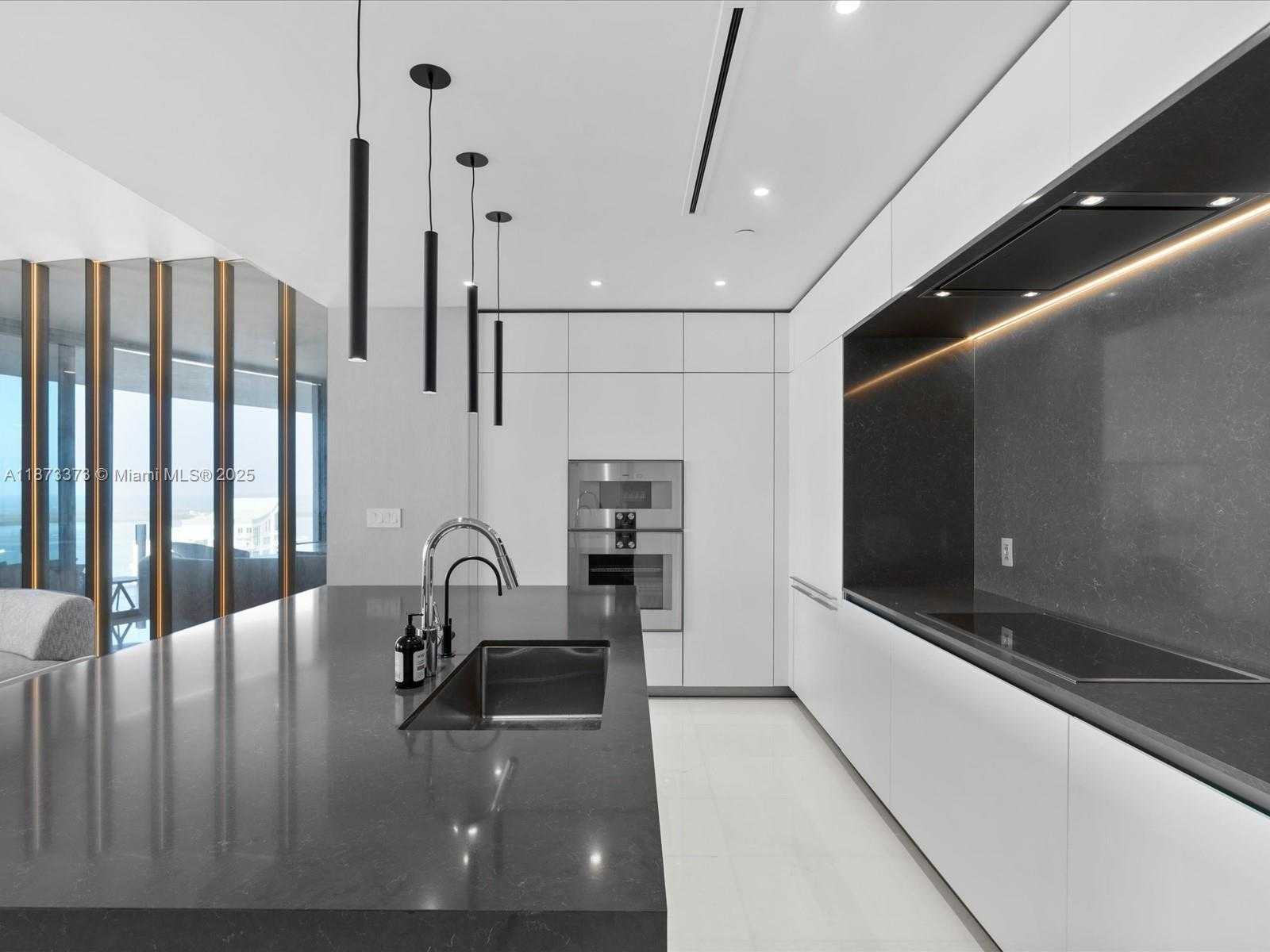 Small Image of 300 BISCAYNE BOULEVARD WAY #4502E, Miami Number 12