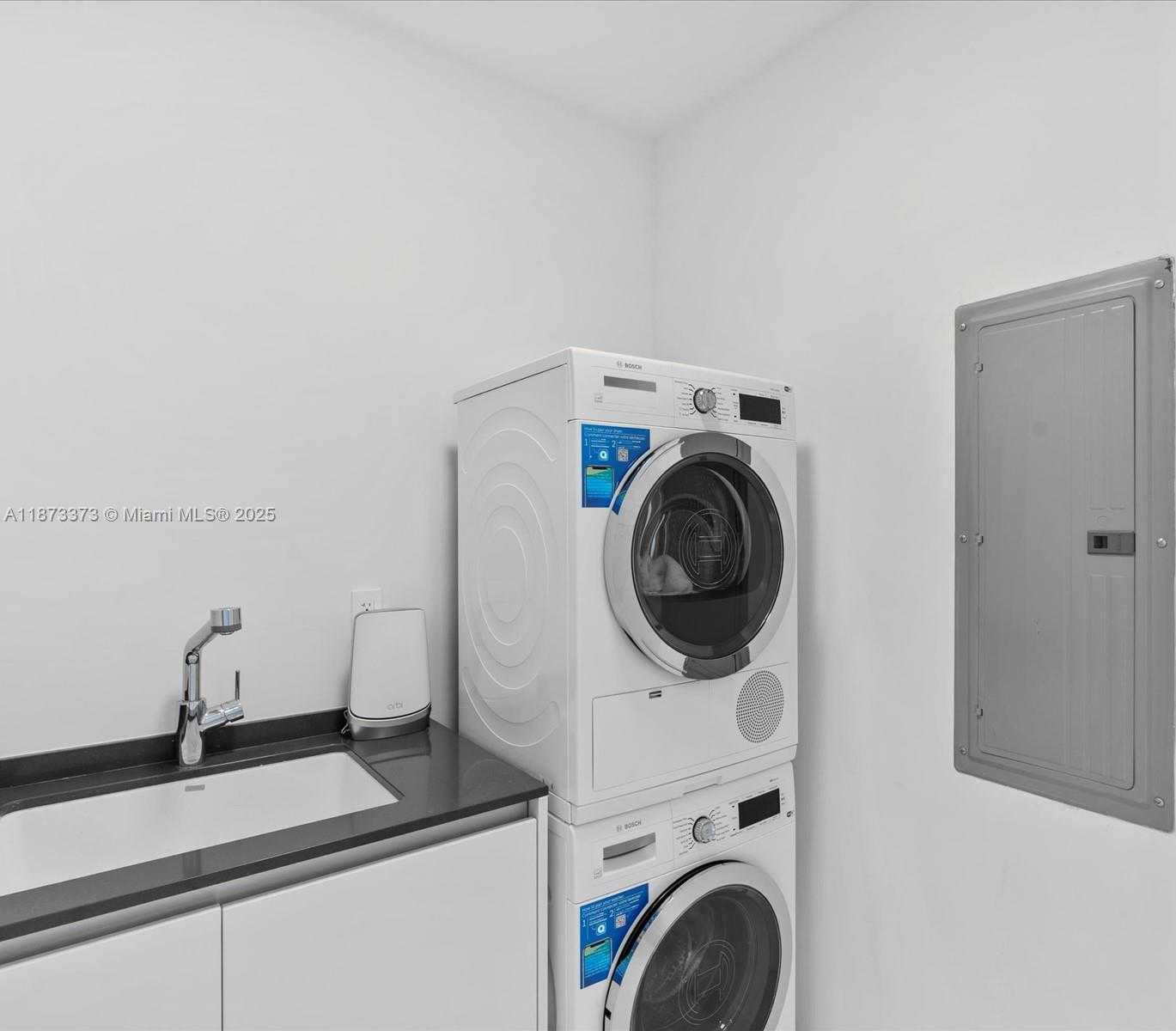 Small Image of 300 BISCAYNE BOULEVARD WAY #4502E, Miami Number 13