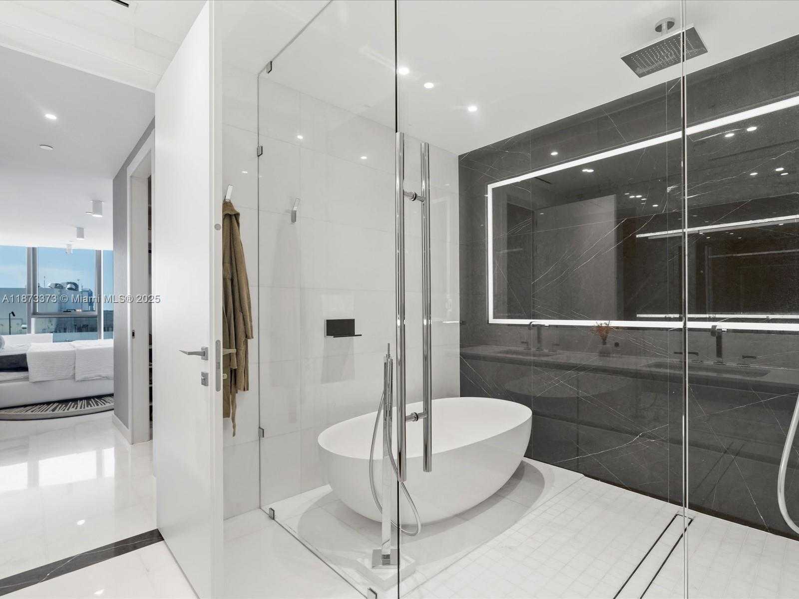 Small Image of 300 BISCAYNE BOULEVARD WAY #4502E, Miami Number 19