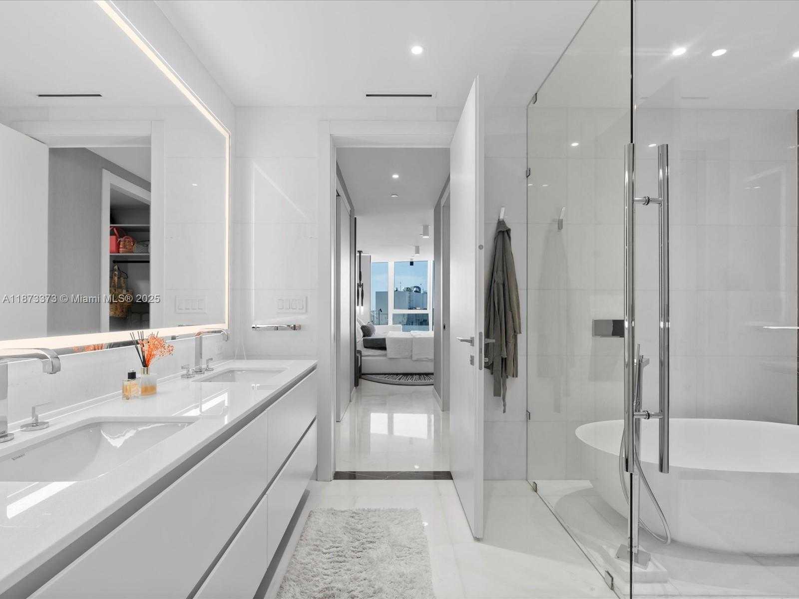 Small Image of 300 BISCAYNE BOULEVARD WAY #4502E, Miami Number 20