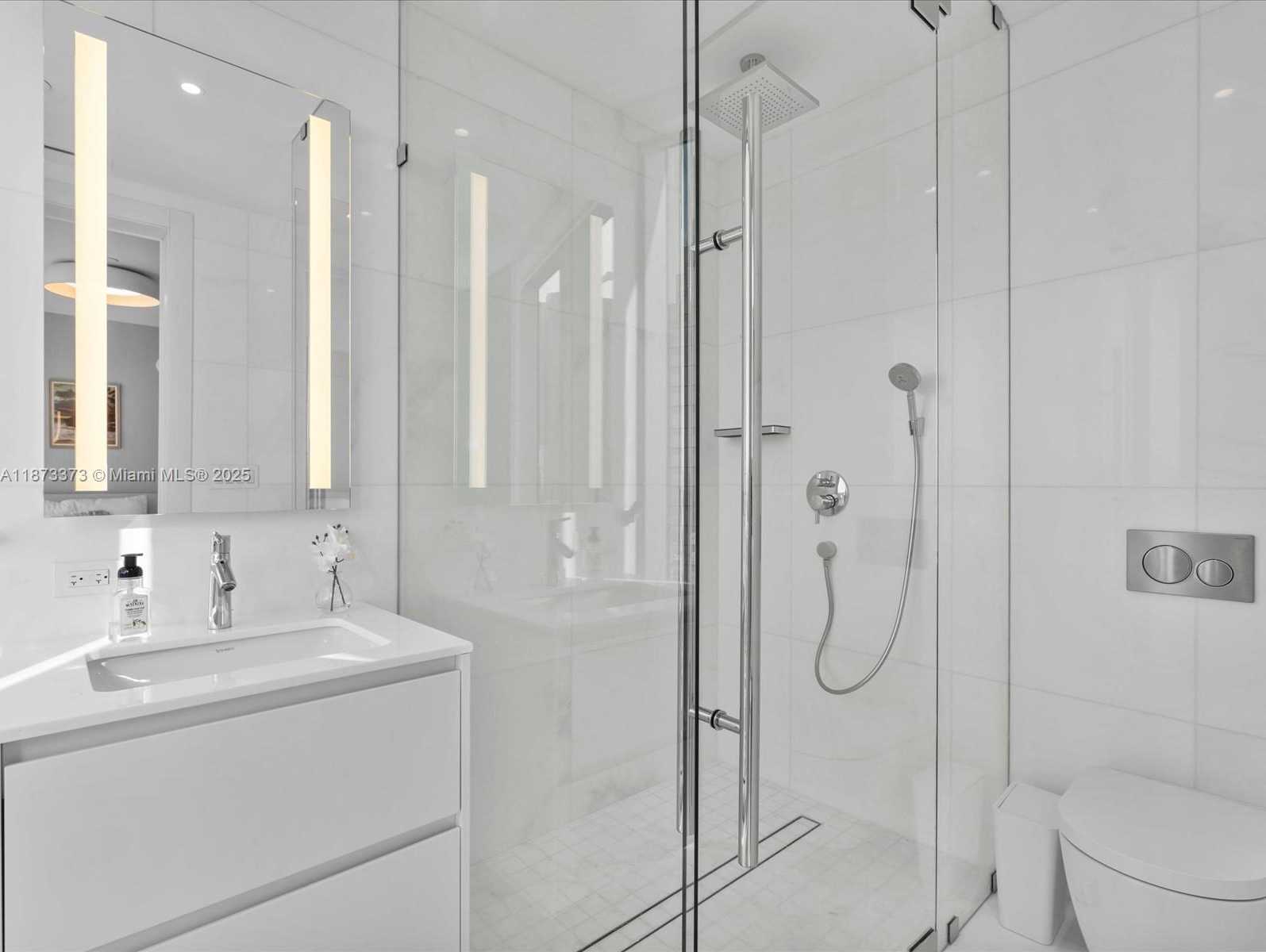 Small Image of 300 BISCAYNE BOULEVARD WAY #4502E, Miami Number 22