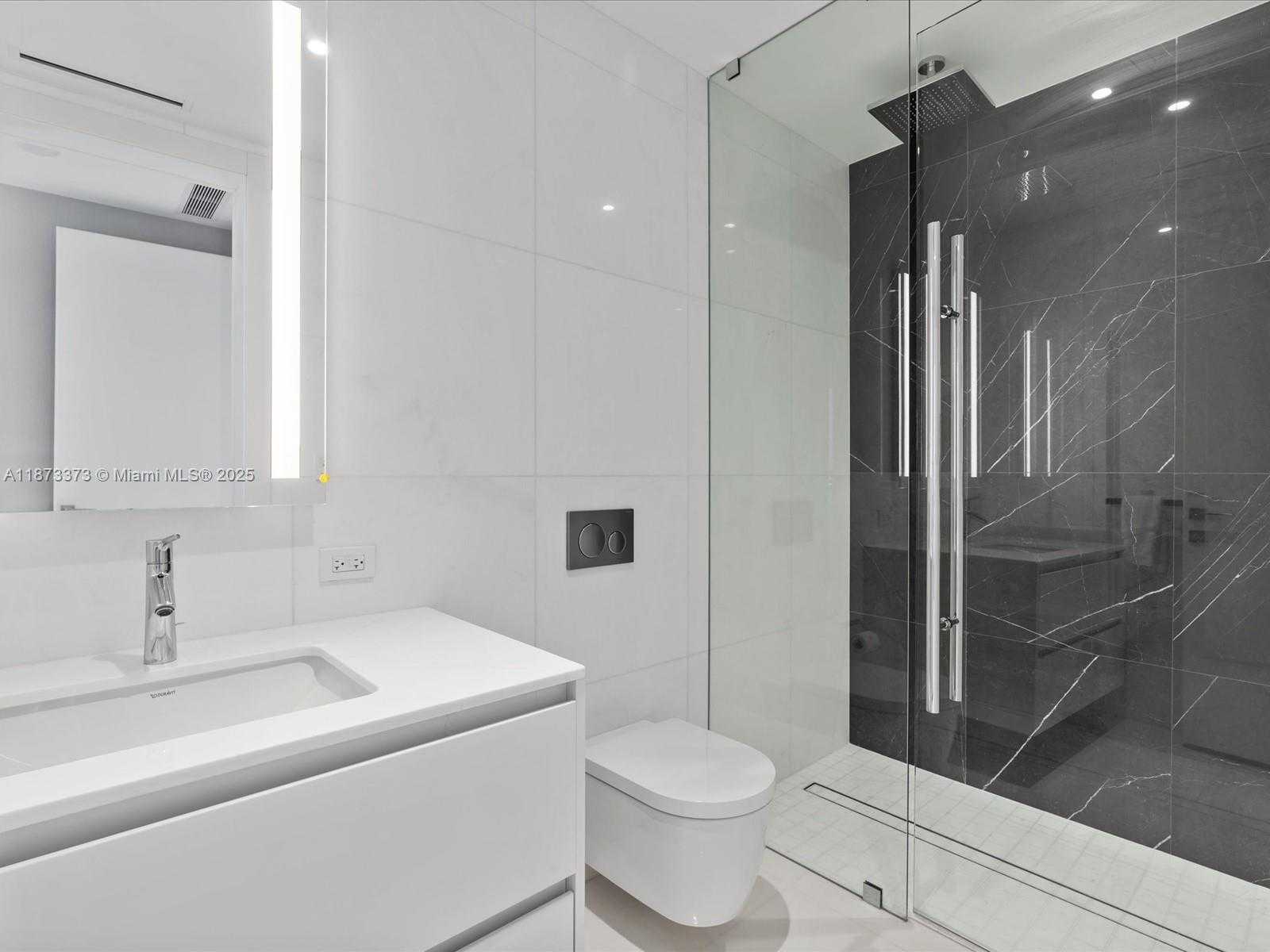 Small Image of 300 BISCAYNE BOULEVARD WAY #4502E, Miami Number 23
