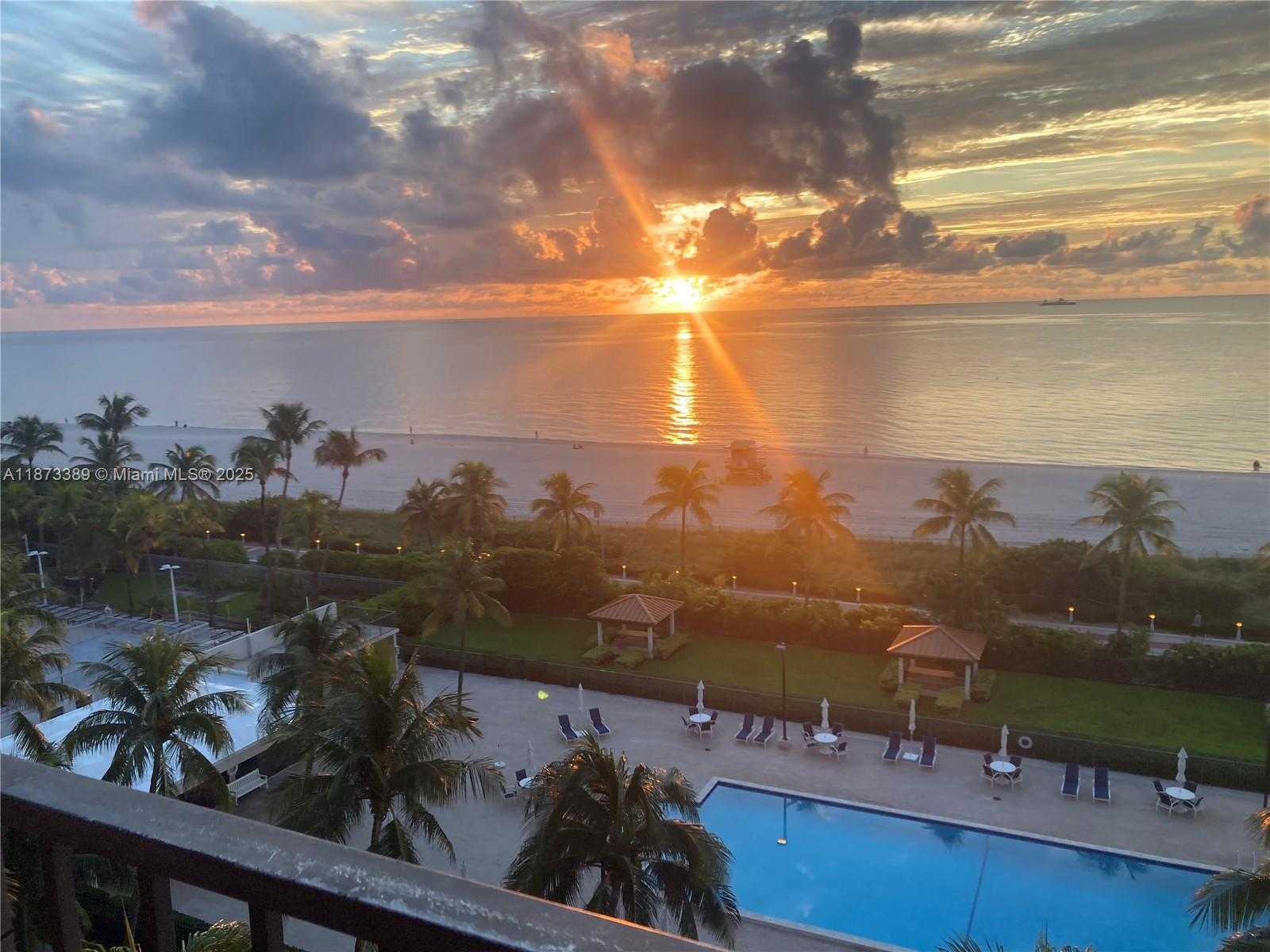 Small Image of 2625 COLLINS AVE #804, Miami Beach Number 11