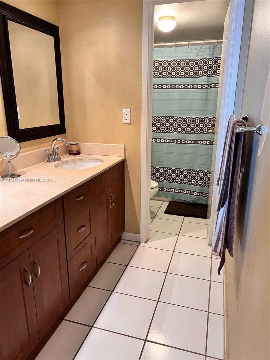 Small Image of 2625 COLLINS AVE #804, Miami Beach Number 14