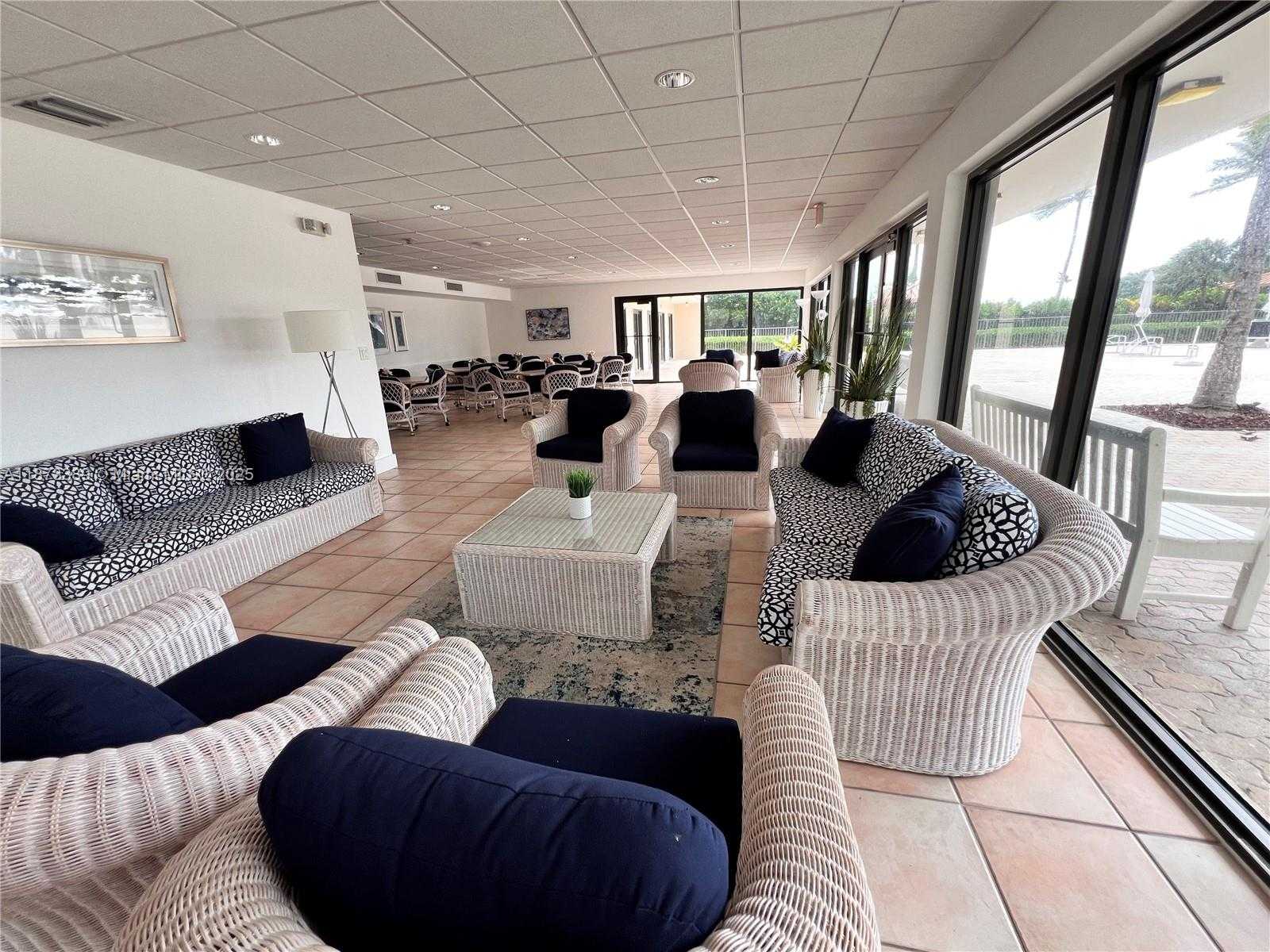 Small Image of 2625 COLLINS AVE #804, Miami Beach Number 22
