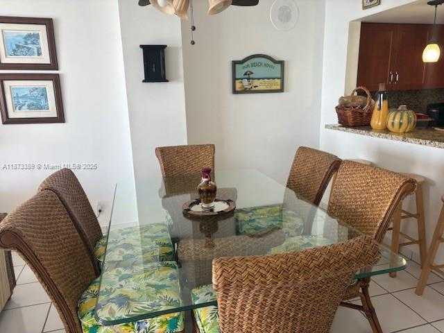 Small Image of 2625 COLLINS AVE #804, Miami Beach Number 3