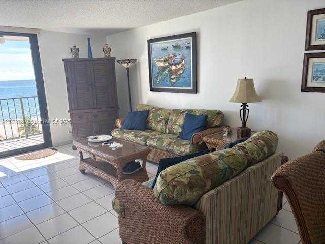 Small Image of 2625 COLLINS AVE #804, Miami Beach Number 4