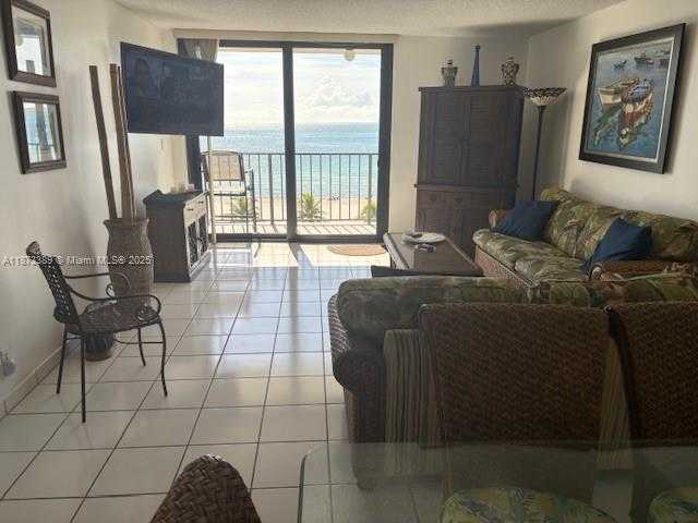 Small Image of 2625 COLLINS AVE #804, Miami Beach Number 6
